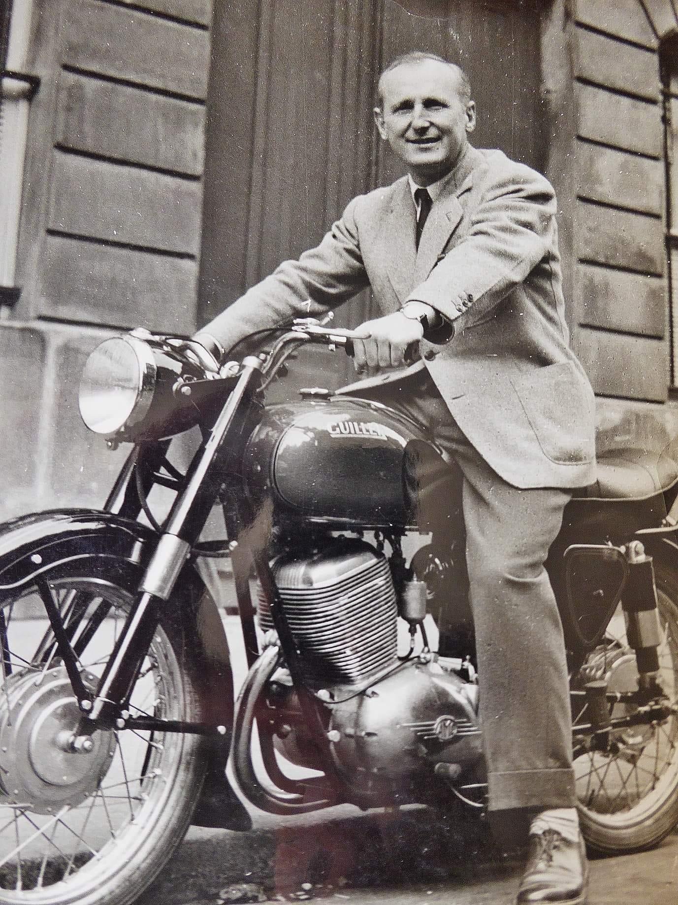SOUVENIR   de BOURVIL   (1917-1970) et sa moto  une AMC 250  !